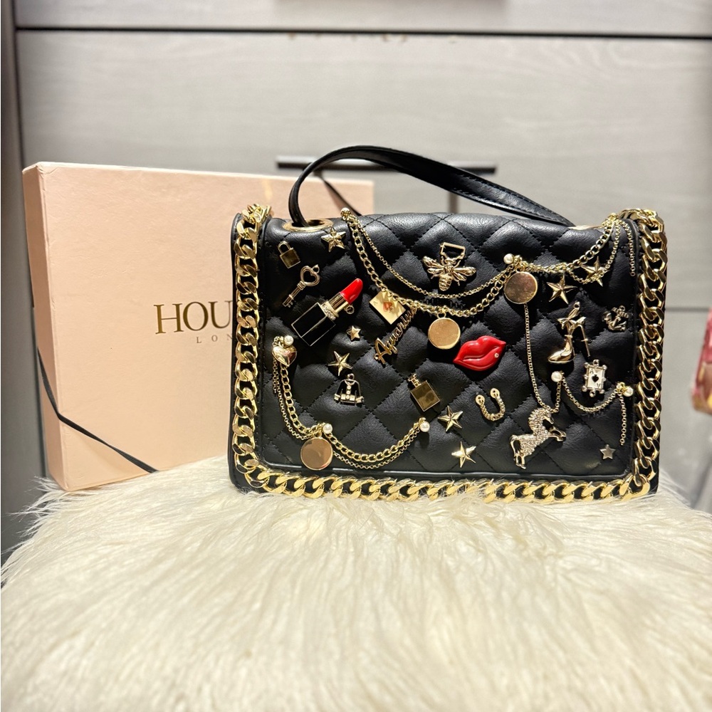 Chic Black Quilted Bag with Gold Accents - Picture 3 of 10